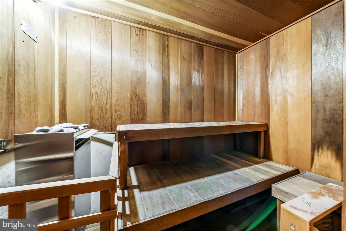 GLADWYNE - Residential