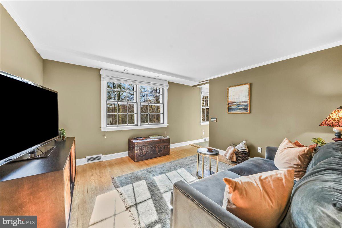 GLADWYNE - Residential