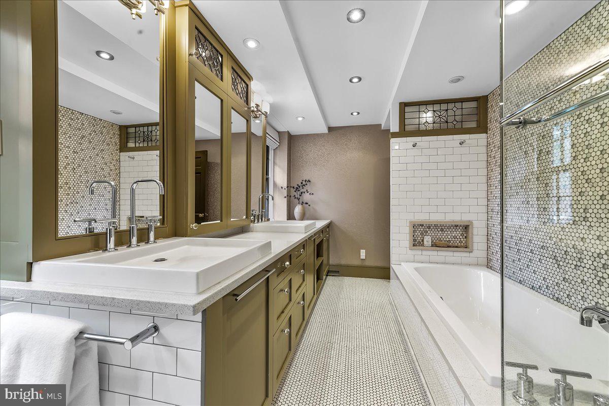 GLADWYNE - Residential