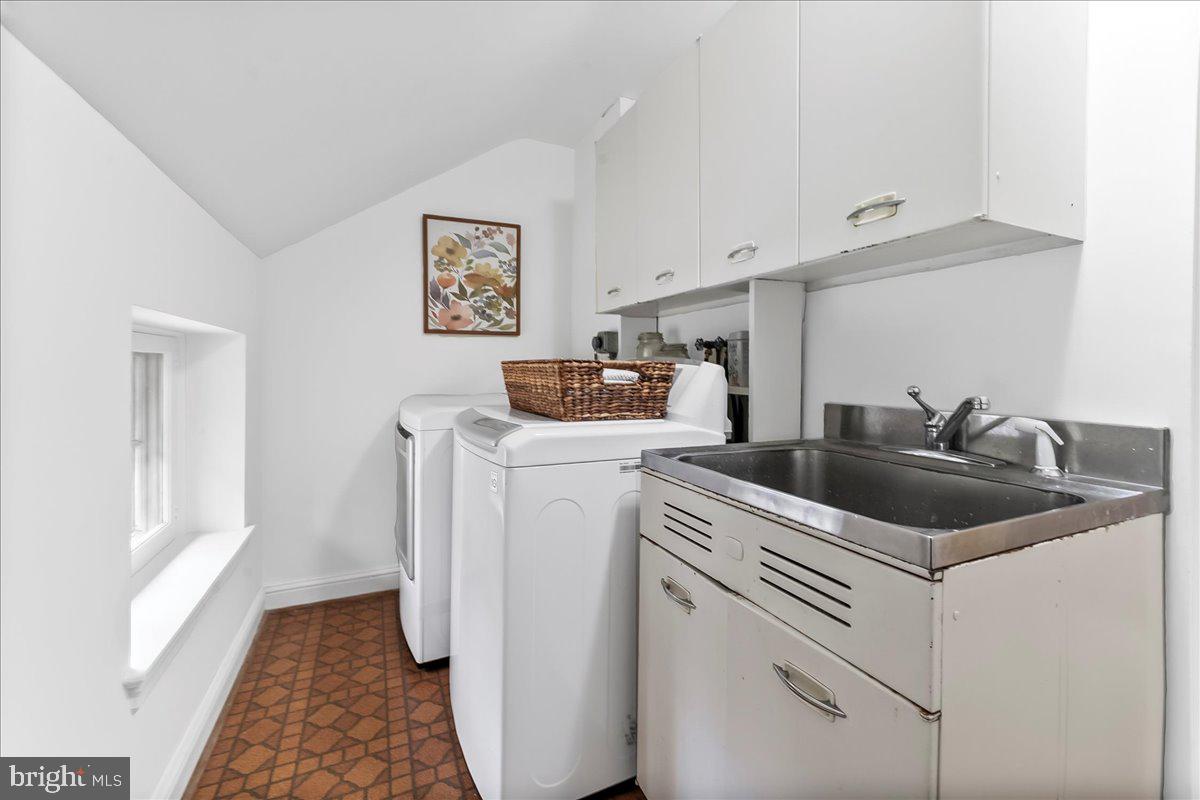 GLADWYNE - Residential