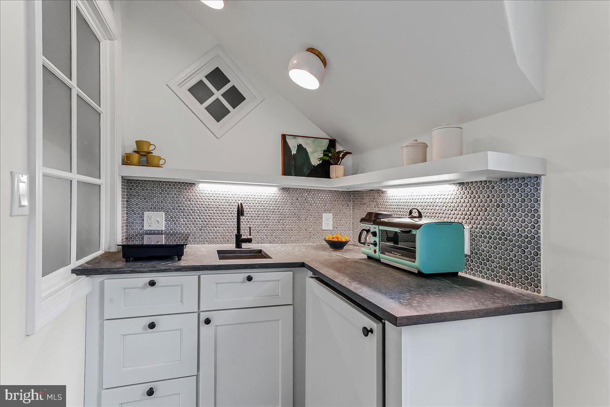 GLADWYNE - Residential