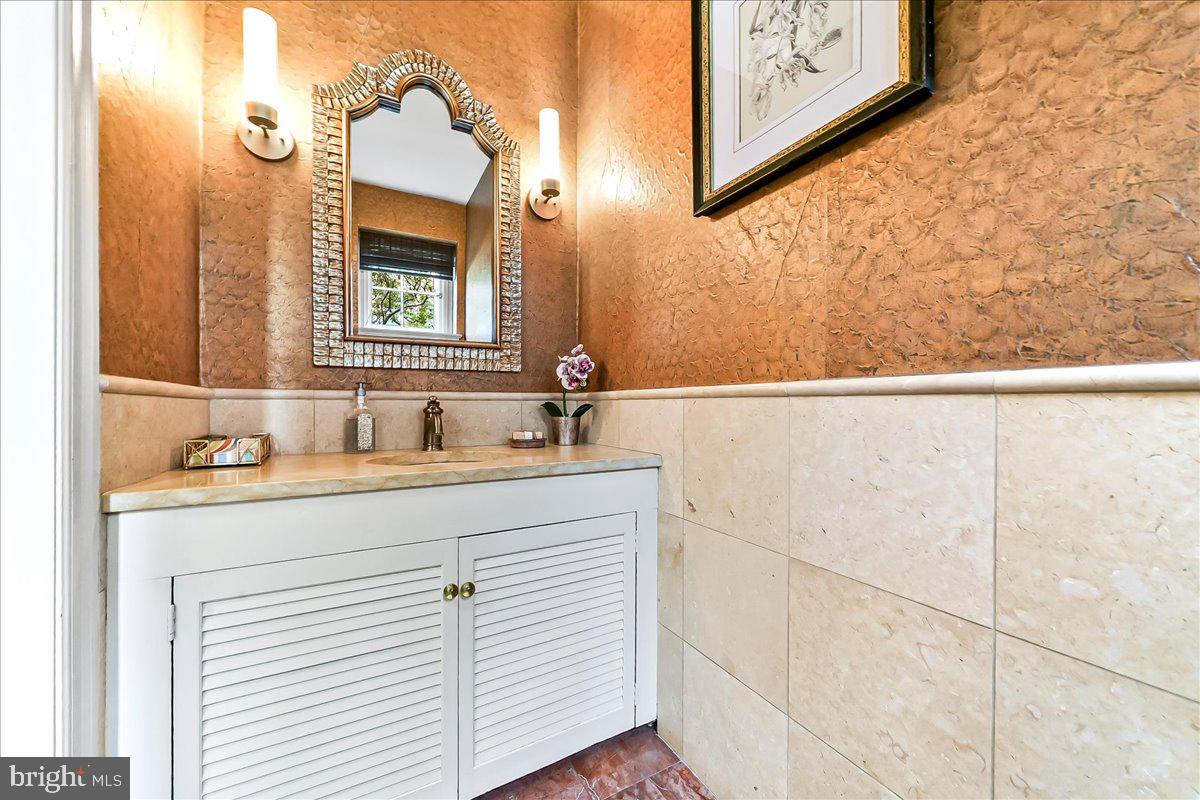 GLADWYNE - Residential