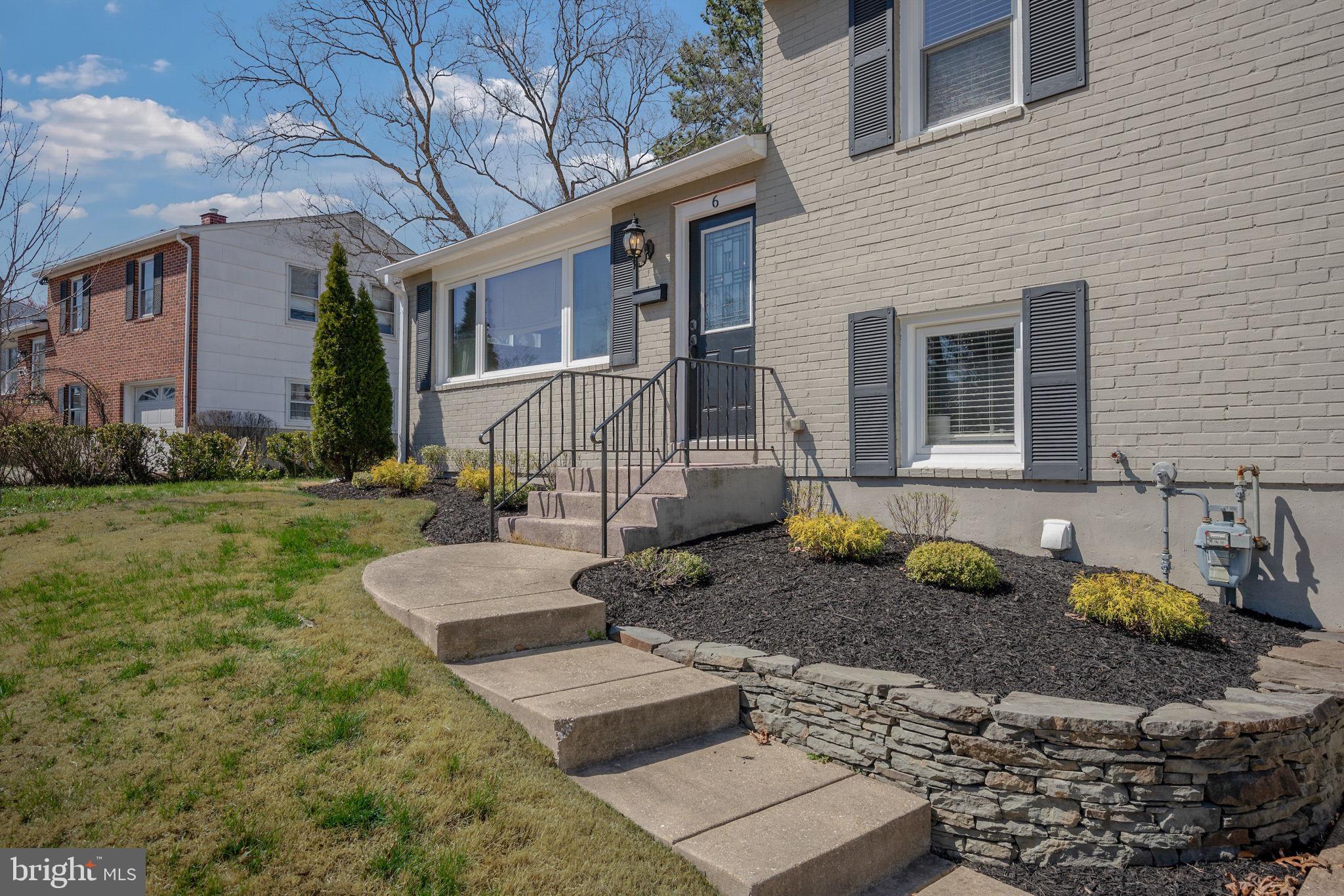 YORK MANOR - Residential