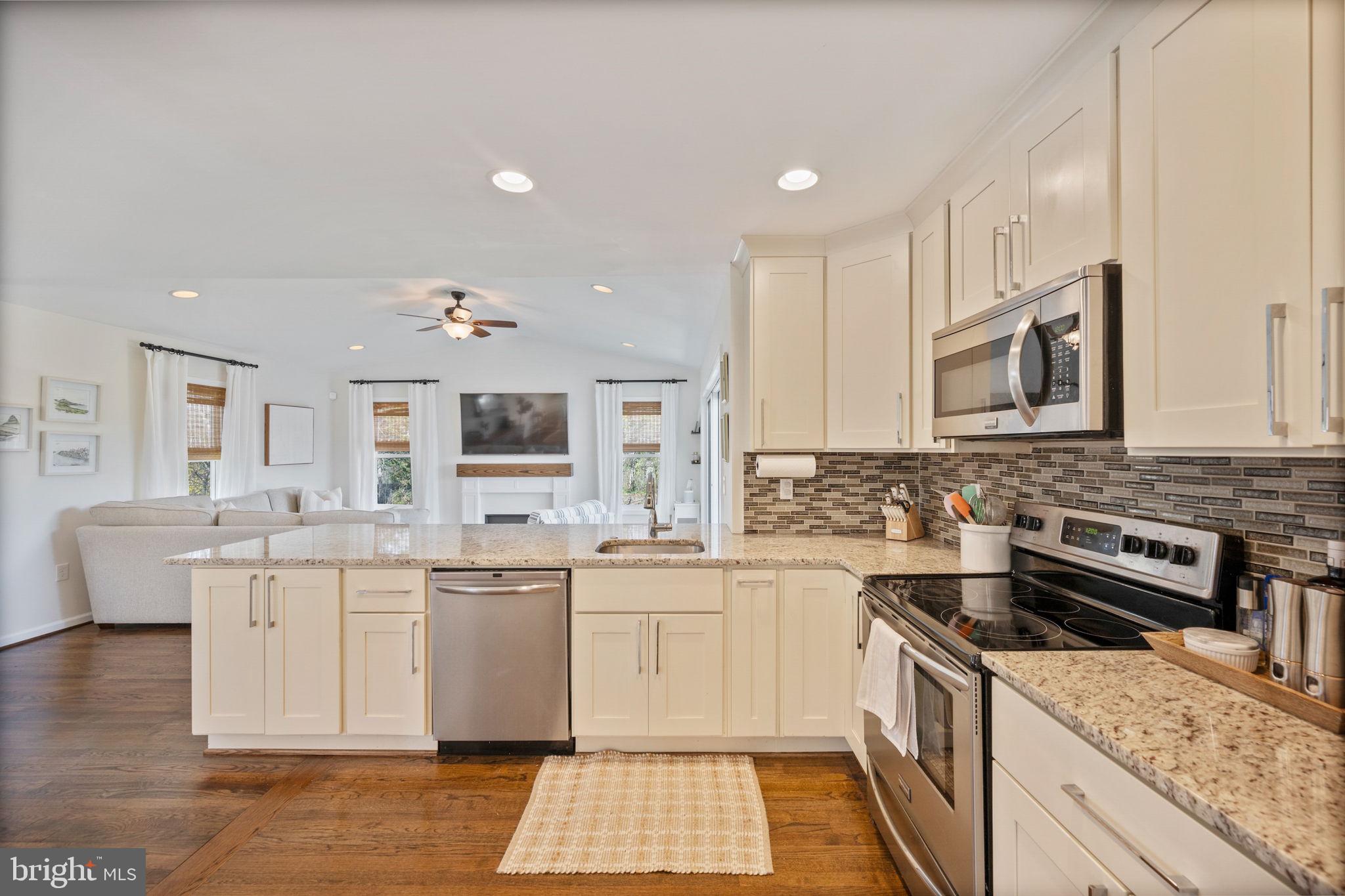 YORK MANOR - Residential