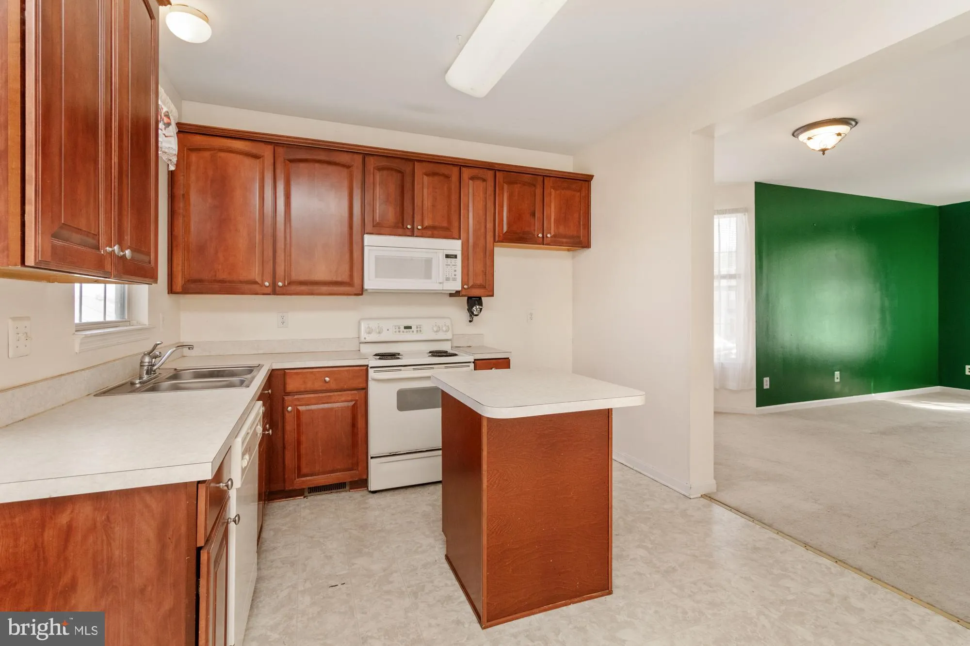 York, Pennsylvania 17408, United States, 3 Bedrooms Bedrooms, ,3 BathroomsBathrooms,Residential,Pending,79943