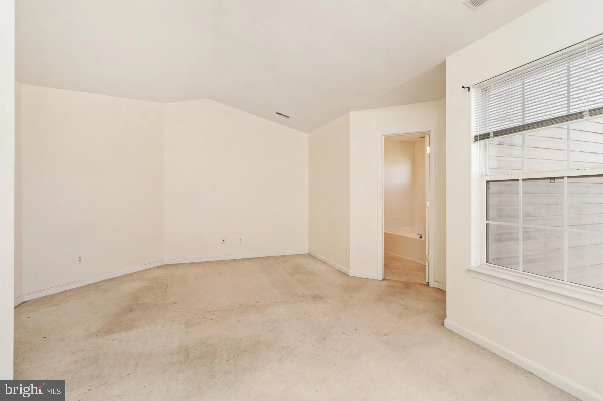 York, Pennsylvania 17408, United States, 3 Bedrooms Bedrooms, ,3 BathroomsBathrooms,Residential,Pending,79943