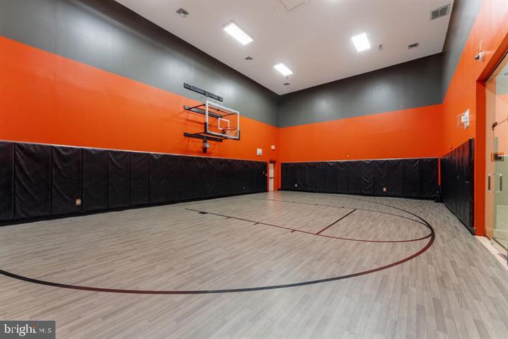 EXCHANGE AT VAN DORN - Residential Lease