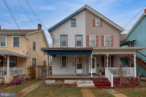 Townhouse For Sale - 21 E Richland Avenue<br/> MYERSTOWN, PA 17067