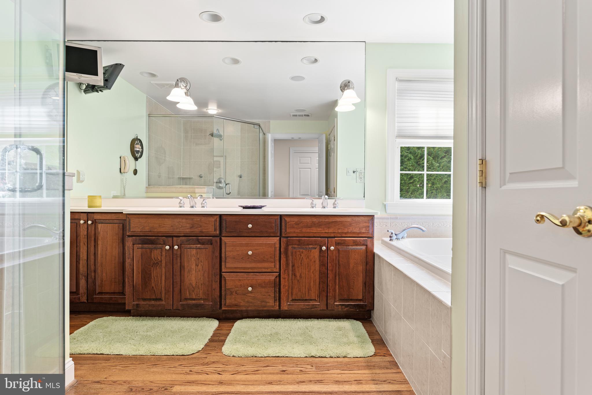 RADNOR HUNT - Residential