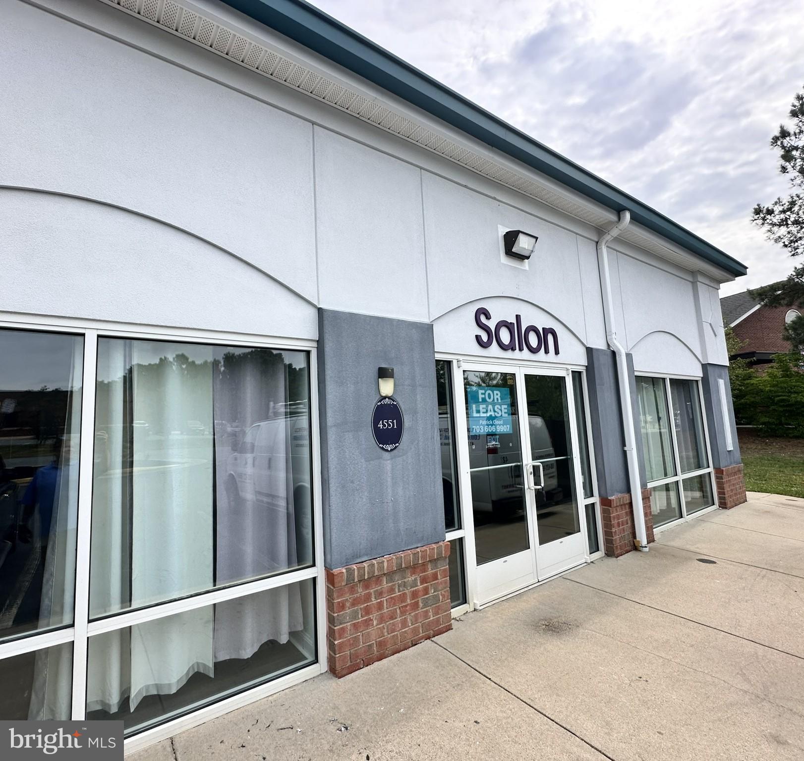 JACKSON SQUARE BUSINESS - Commercial Lease