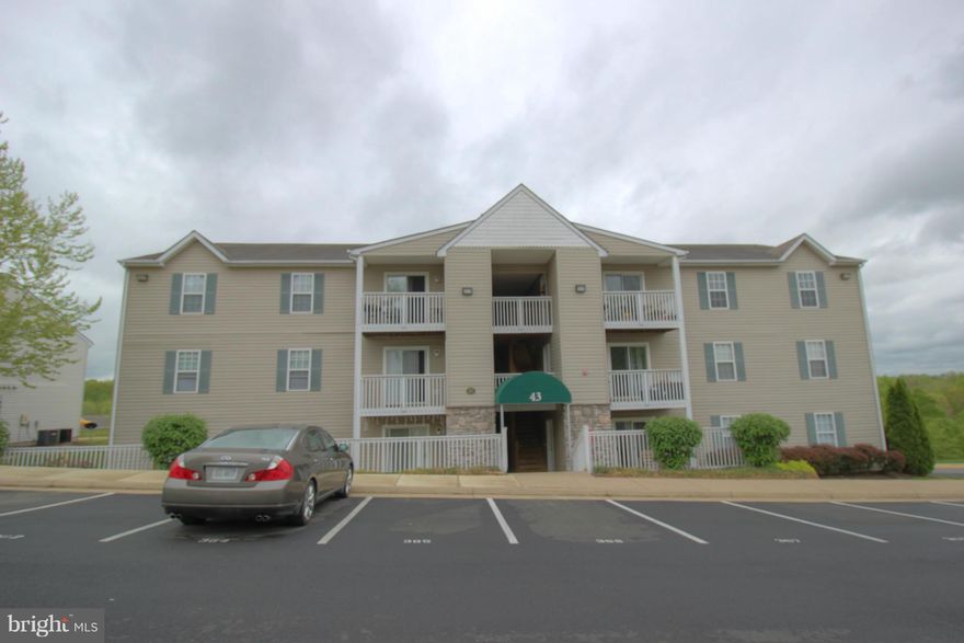 Location Location Location, Condo in great community, With Pool, Club House and Tot lot. Stainless steel appliances, Silestone counters in kitchen LVP flooring,  Open floor plan, Neutral Paint and carpet with upgraded padding. Stacked washer/dryer. Section 8 accepted  Non Smoker ready today. Pics from old listing