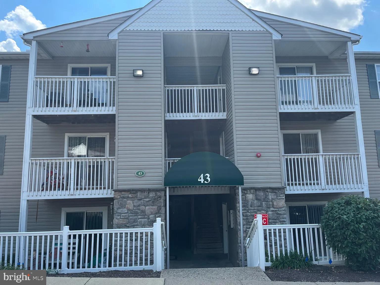 CARRIAGE POINTE AT AQUIA - Residential Lease