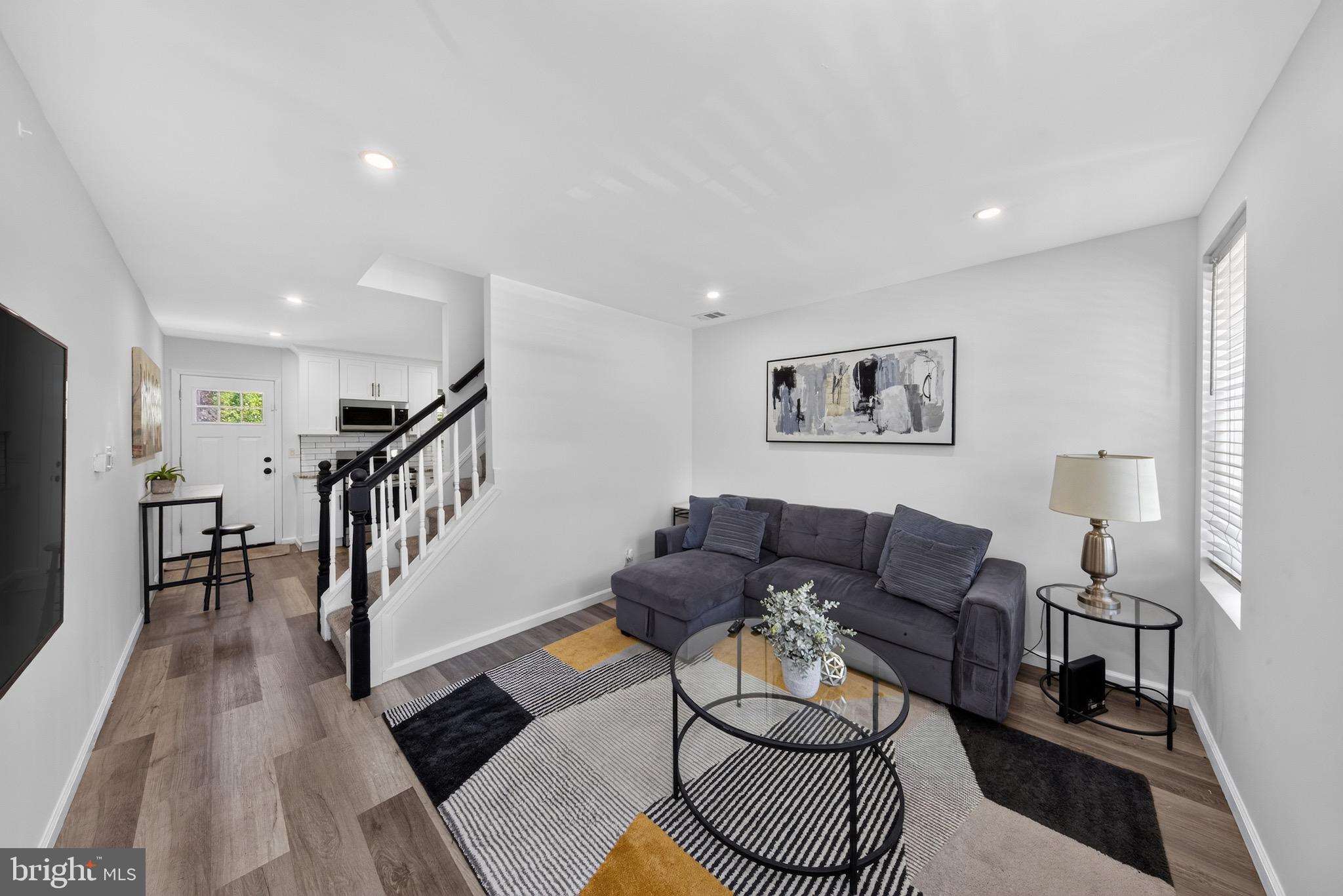 727 E 7TH STREET