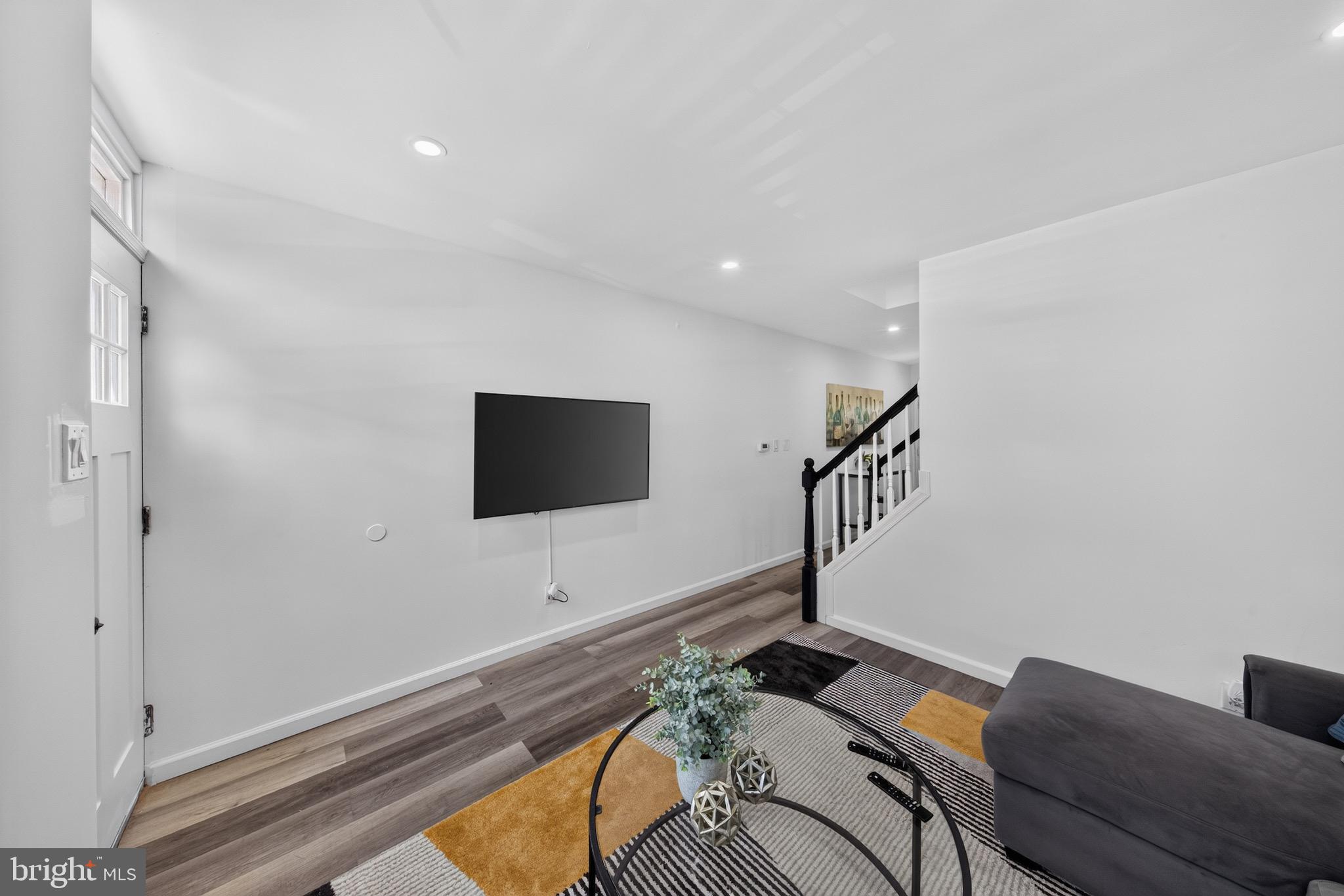 727 E 7TH STREET