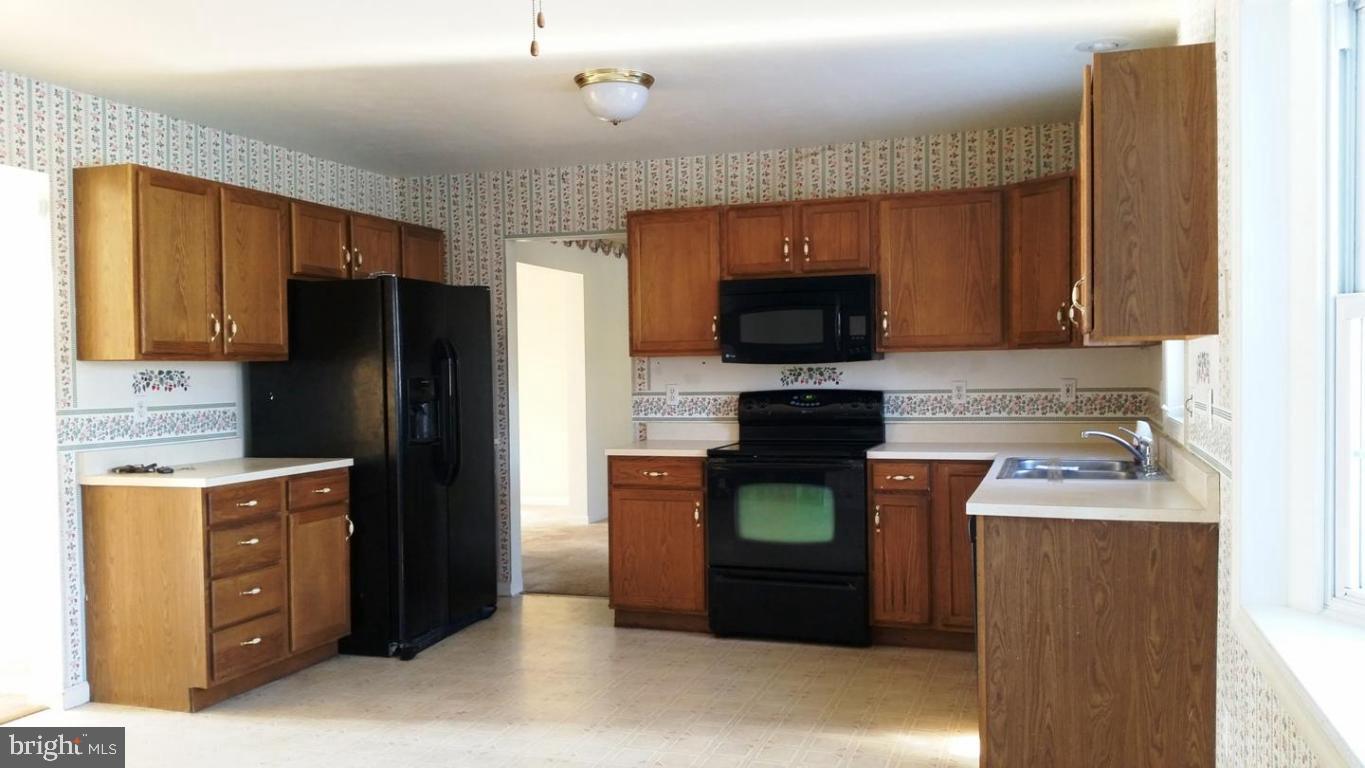 VILLAGE HOLLOW - Residential