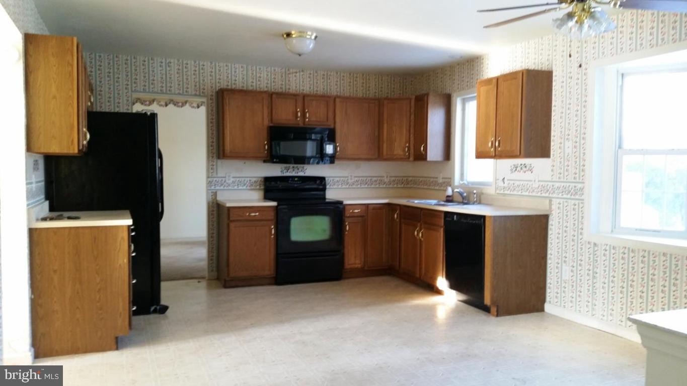VILLAGE HOLLOW - Residential