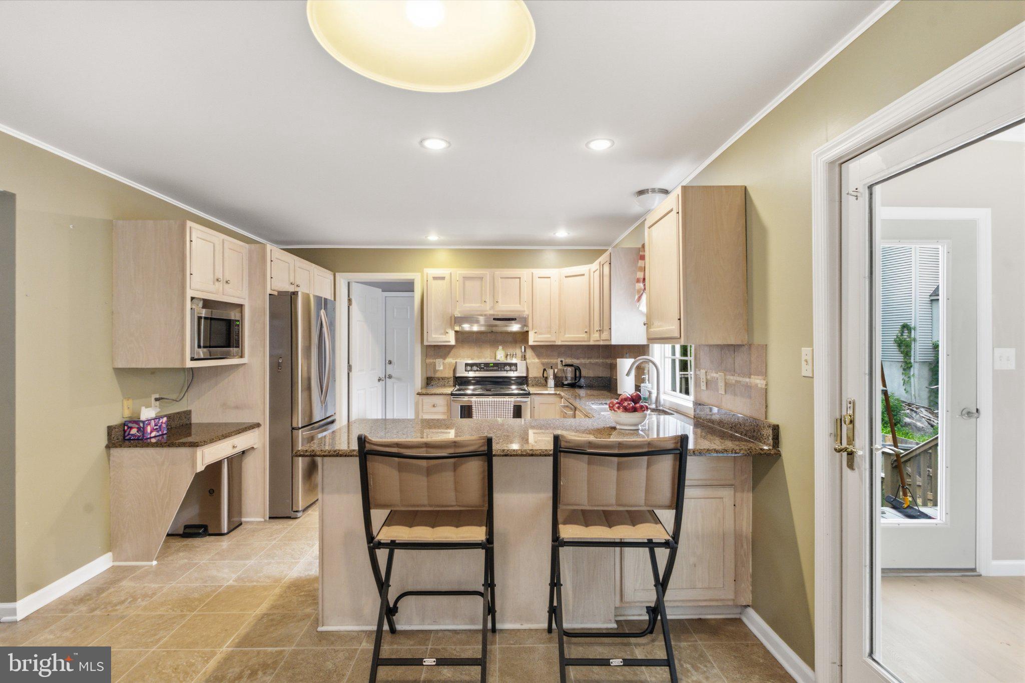906 HIDDEN HOLLOW DRIVE