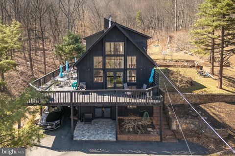 Photo of 1616 Mountain Road, HAYMARKET, VA 20169 (MLS # VAPW2114418)