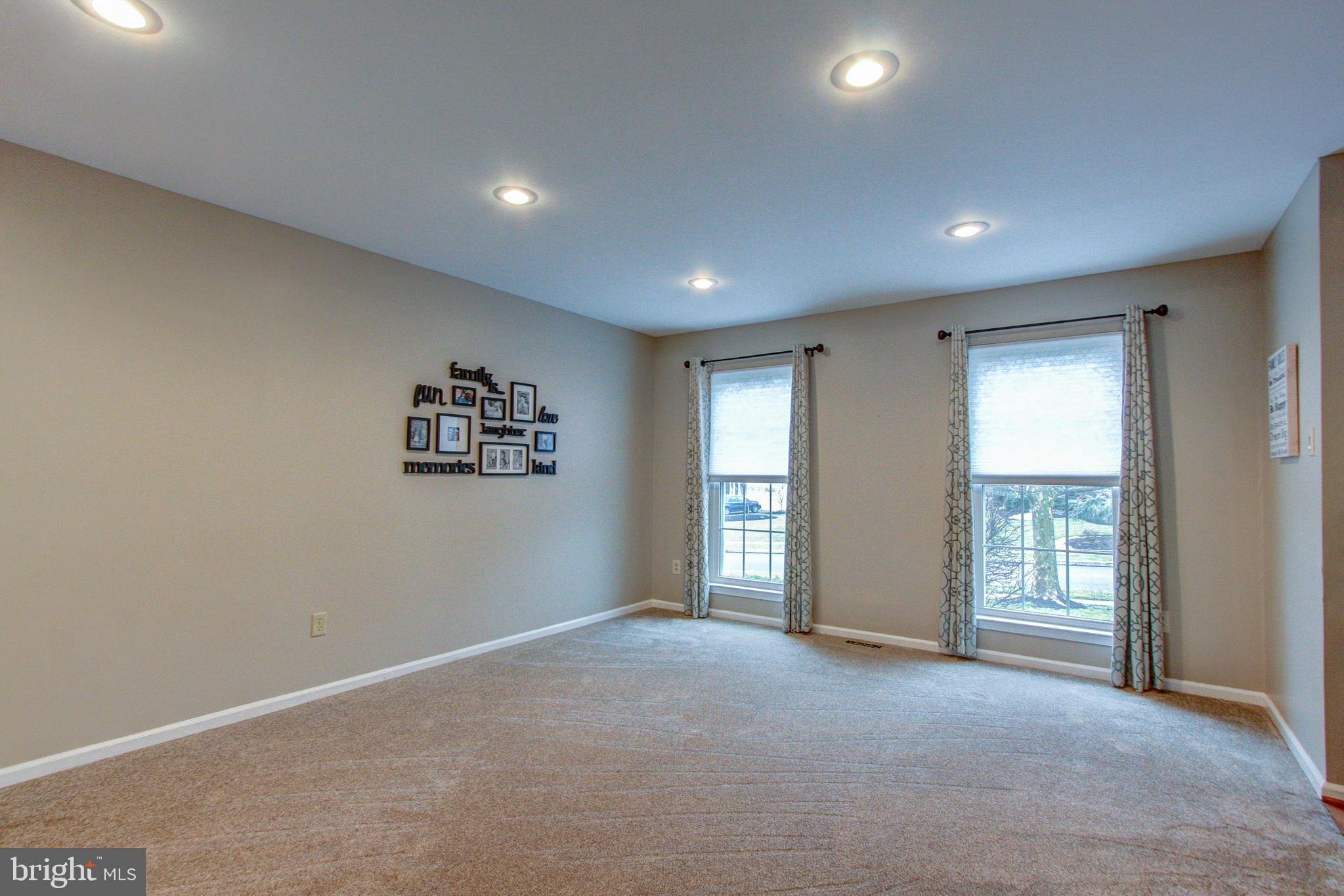 MONTGOMERY OAKS - Residential