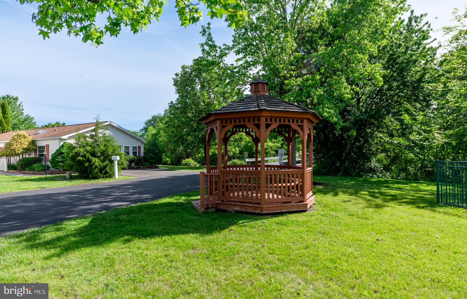 WILLOW RUN - Residential