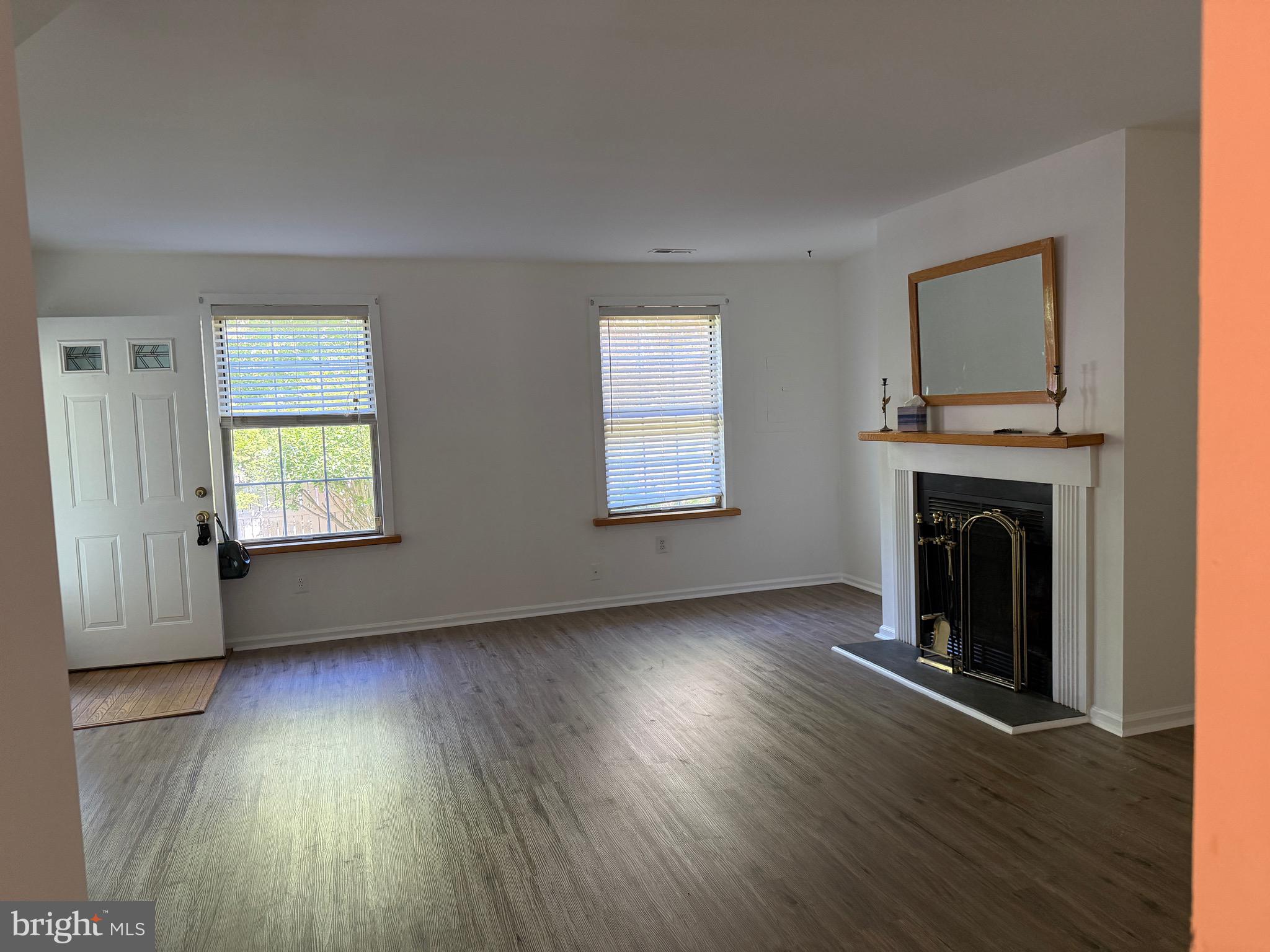 1614 HUNTINGDON MEWS