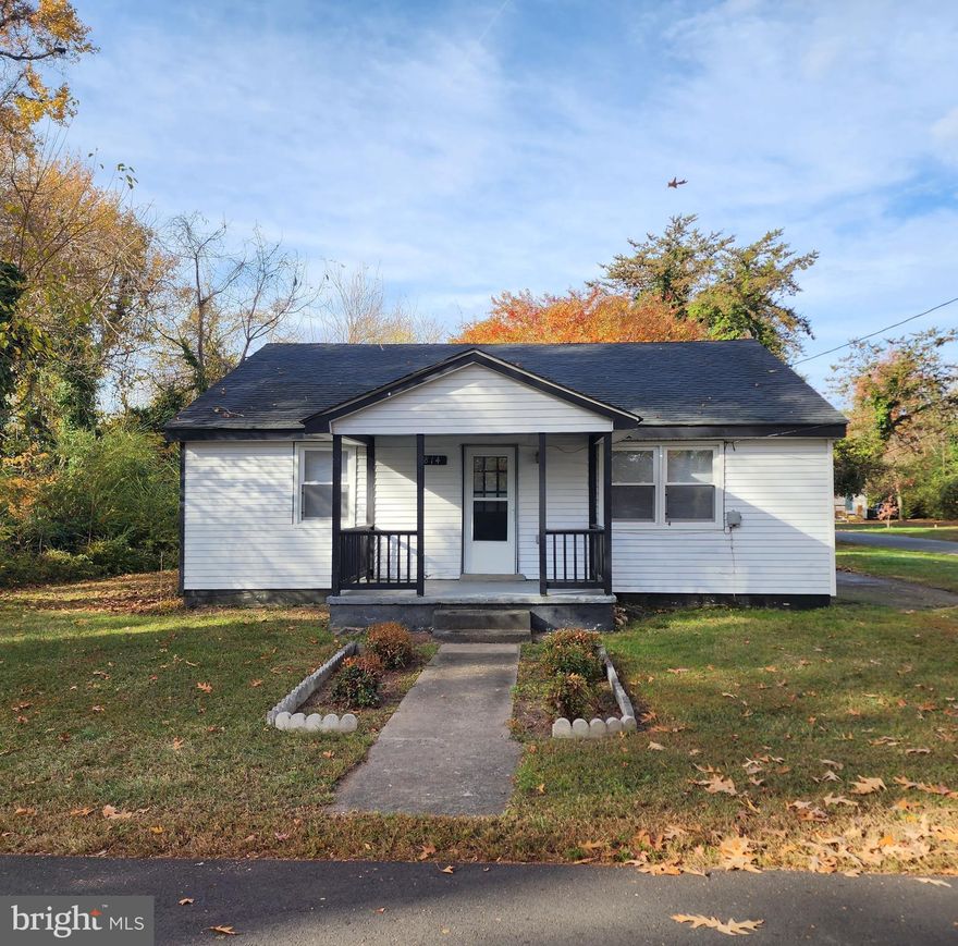 Welcome to your seaside retreat – a charming 2-bedroom, 1-bathroom cozy residence offers a unique opportunity to embrace the laid-back charm of the Town of Colonial Beach. This cottage is a short distance from local shops, restaurants, and community events, making it an ideal getaway for those seeking a retreat from the hustle and bustle of modern life. Short commute to Dahlgren Naval Base and the new Harry Nice Bridge to Maryland.  Schedule a showing today!