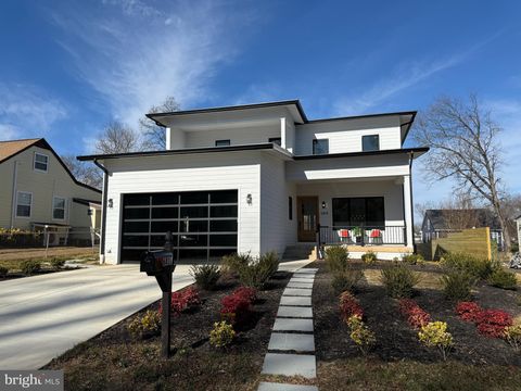 6818 BARRETT ROAD FALLS CHURCH VA 22042