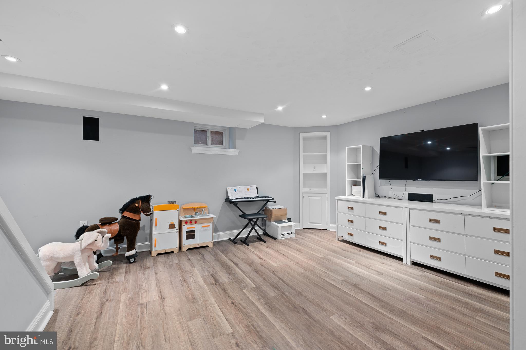 CONESTOGA VILLAGE - Residential