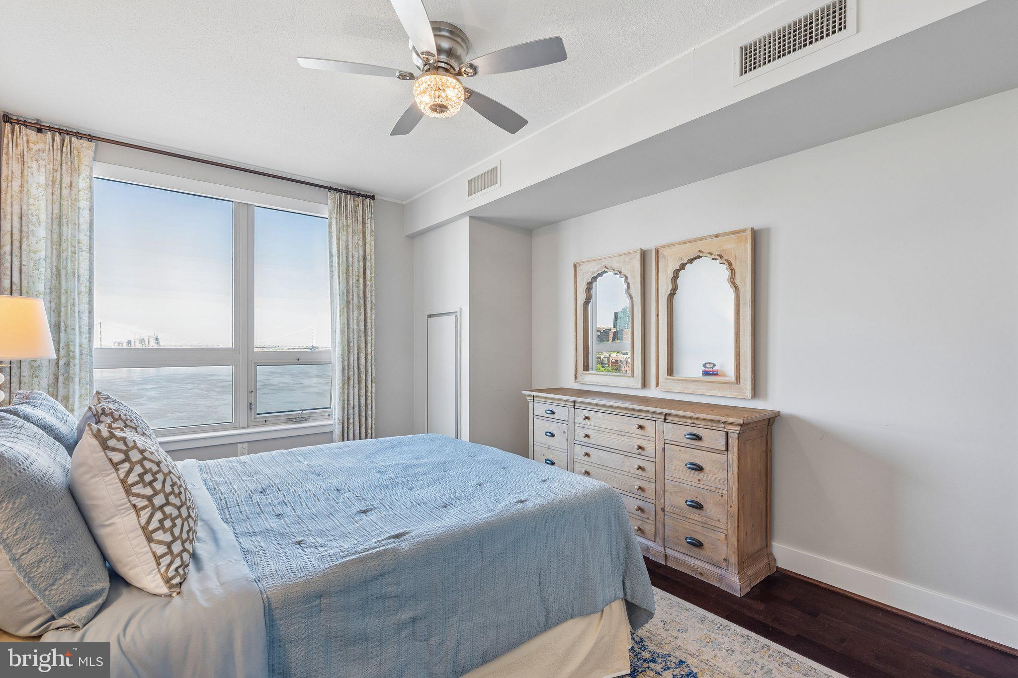 DOCKSIDE CONDOMINIUM - Residential