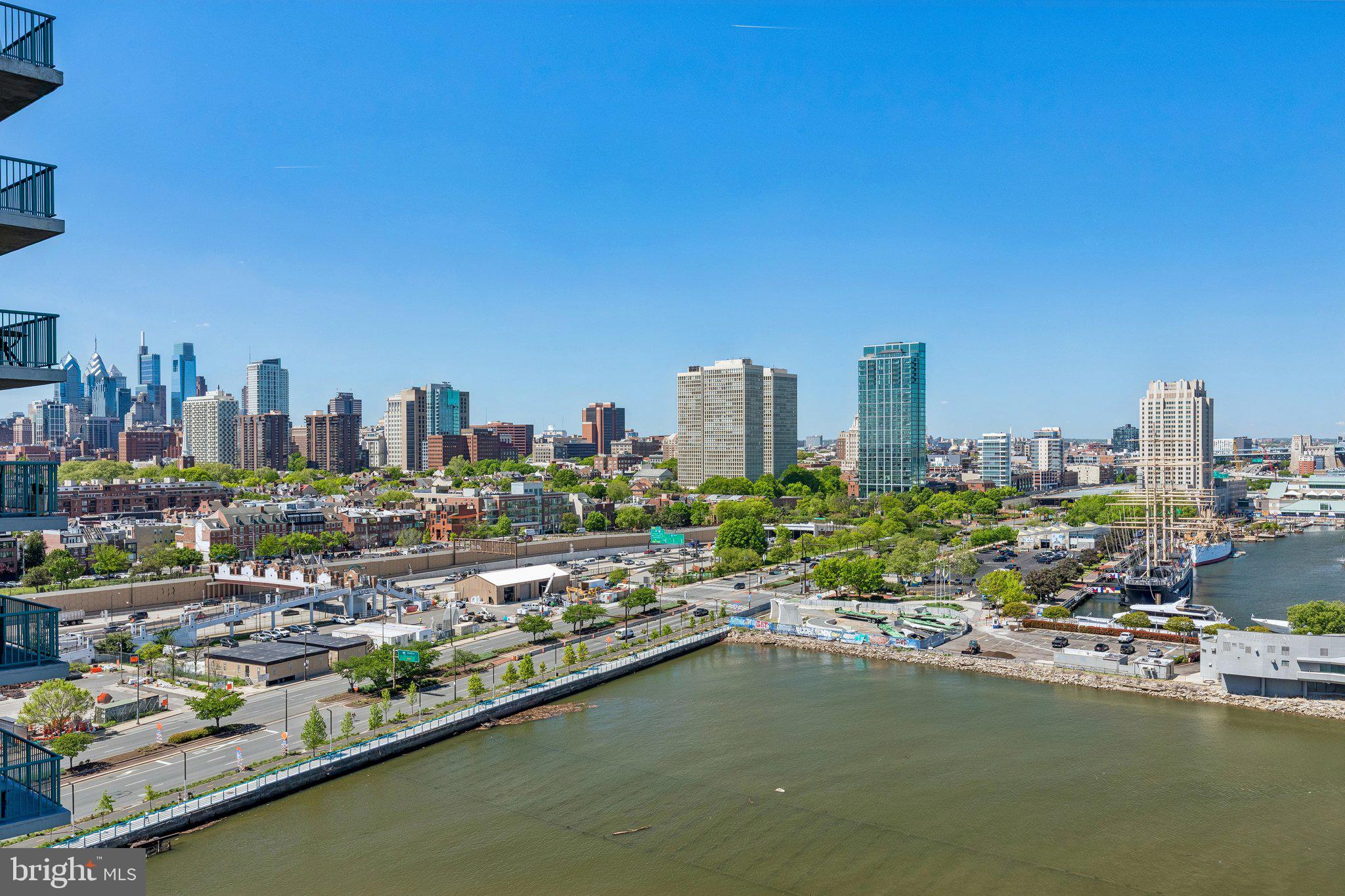 DOCKSIDE CONDOMINIUM - Residential