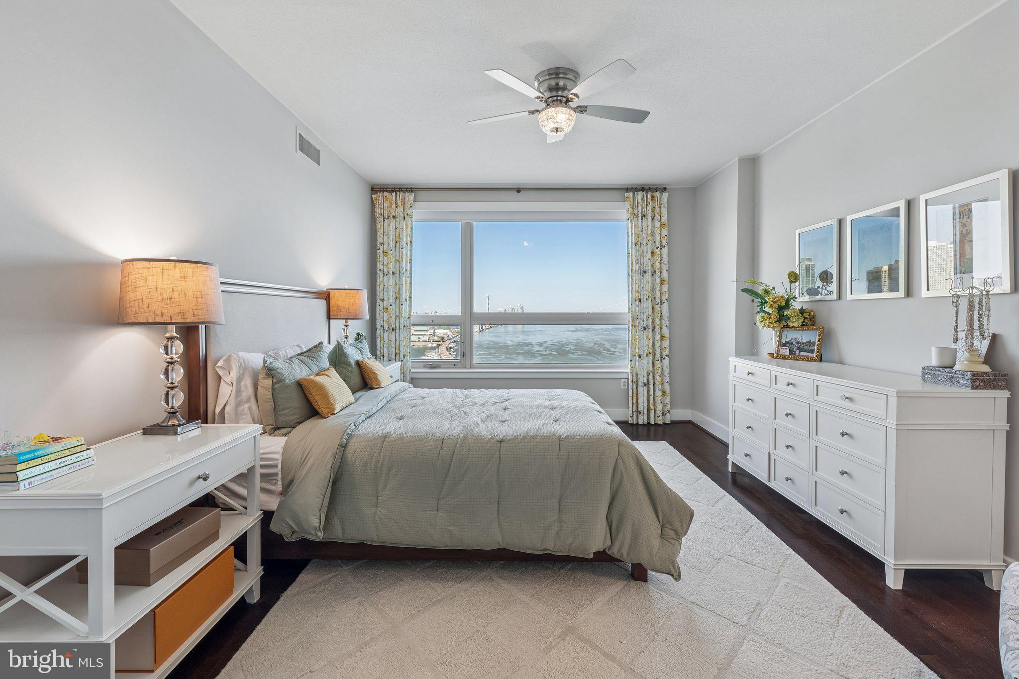 DOCKSIDE CONDOMINIUM - Residential
