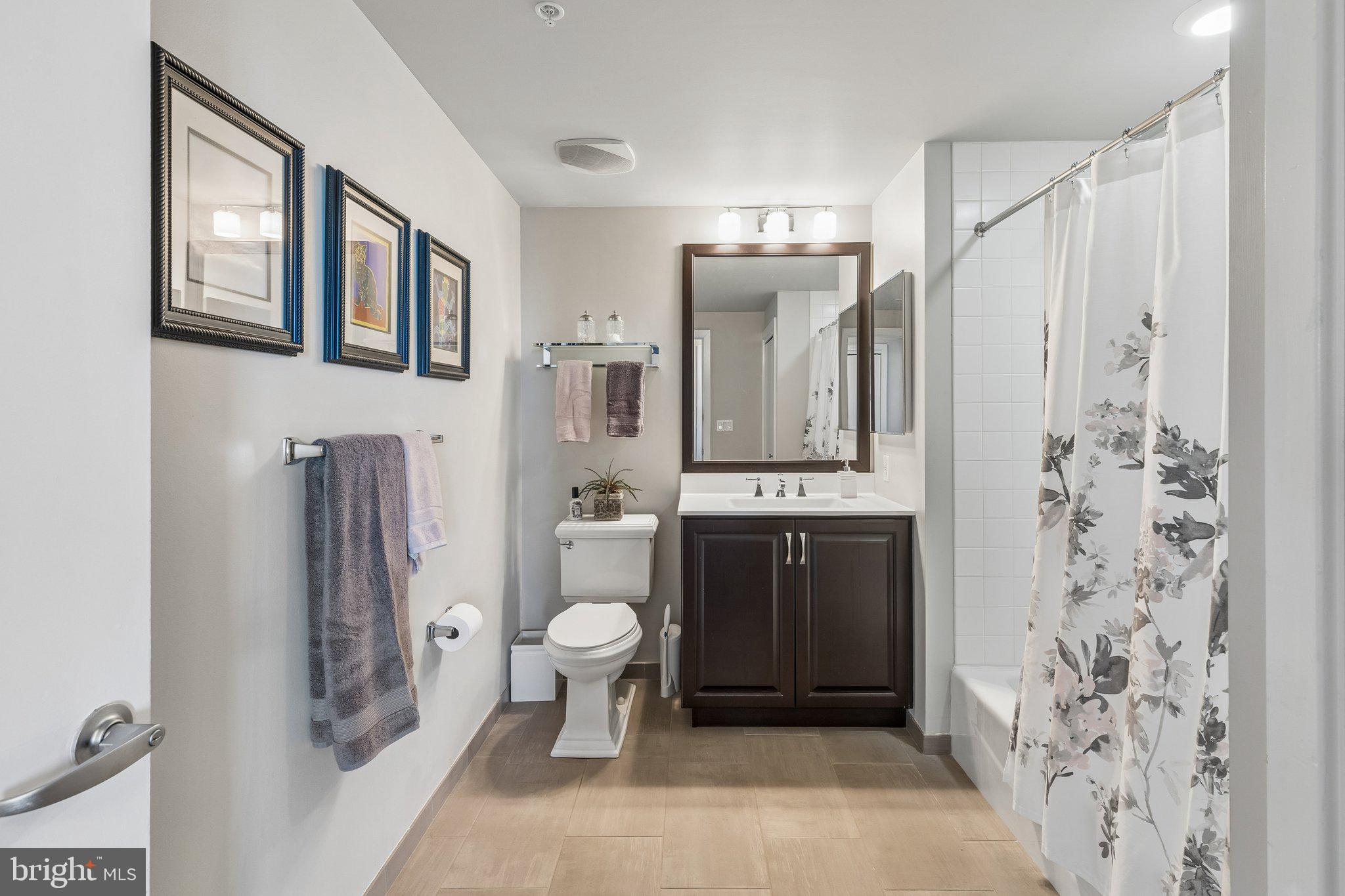 DOCKSIDE CONDOMINIUM - Residential