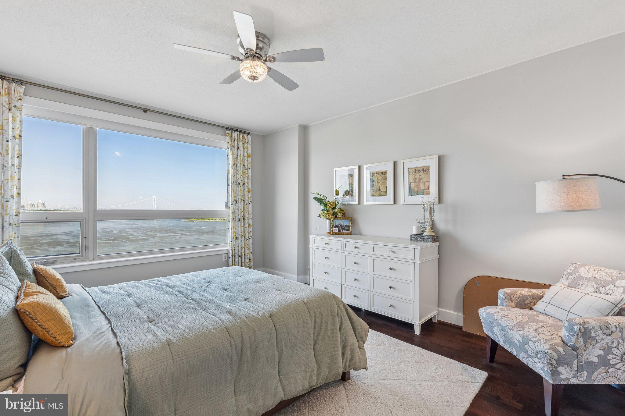 DOCKSIDE CONDOMINIUM - Residential