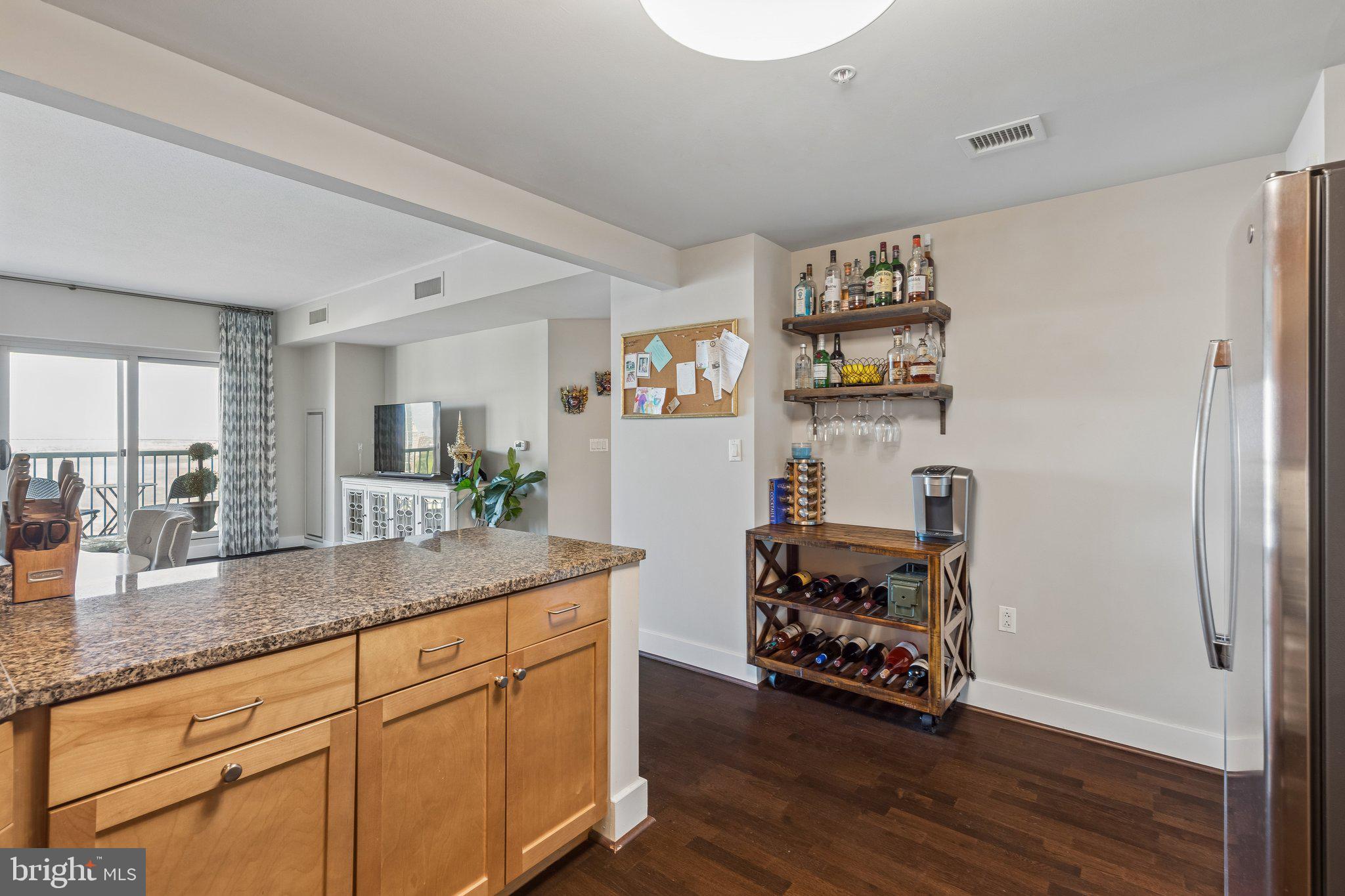DOCKSIDE CONDOMINIUM - Residential