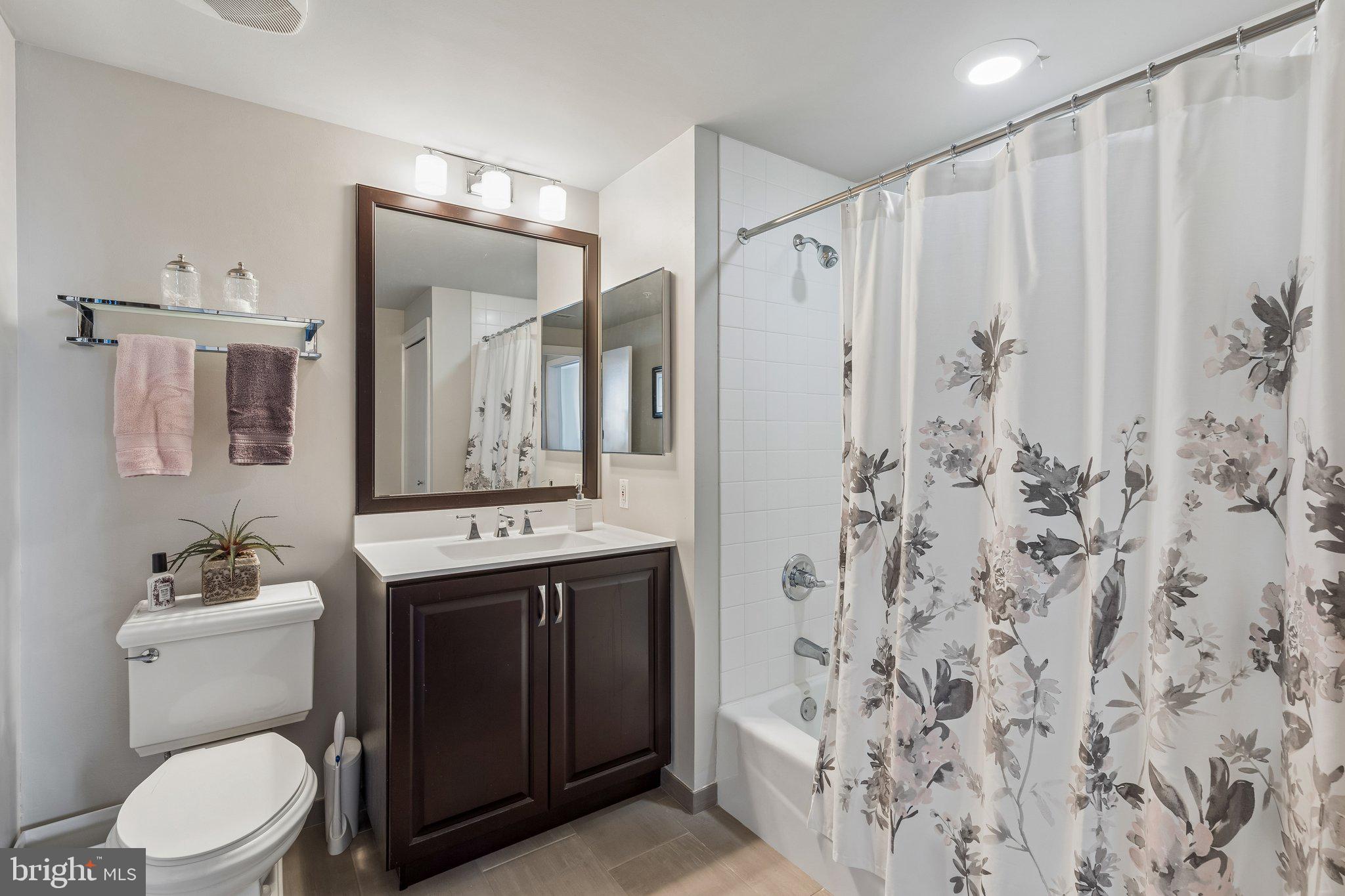 DOCKSIDE CONDOMINIUM - Residential