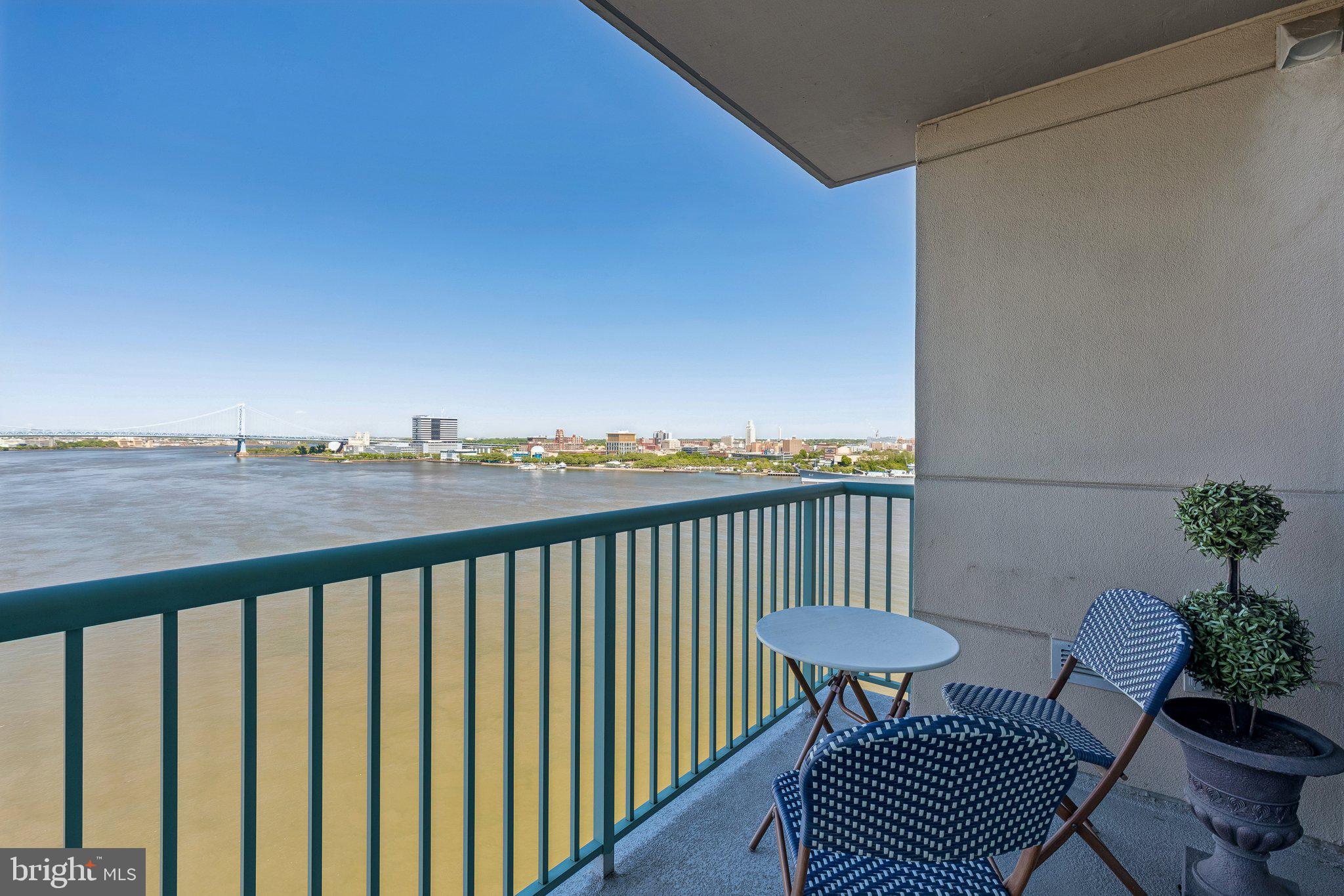 DOCKSIDE CONDOMINIUM - Residential