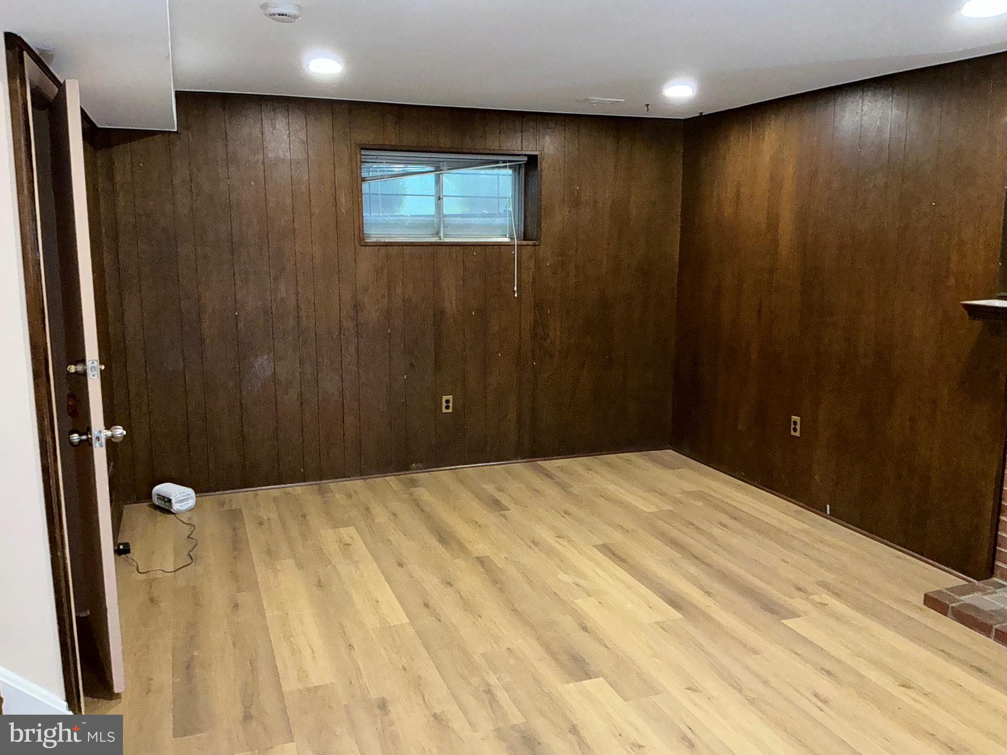 KEMP MILL ESTATES - Residential Lease