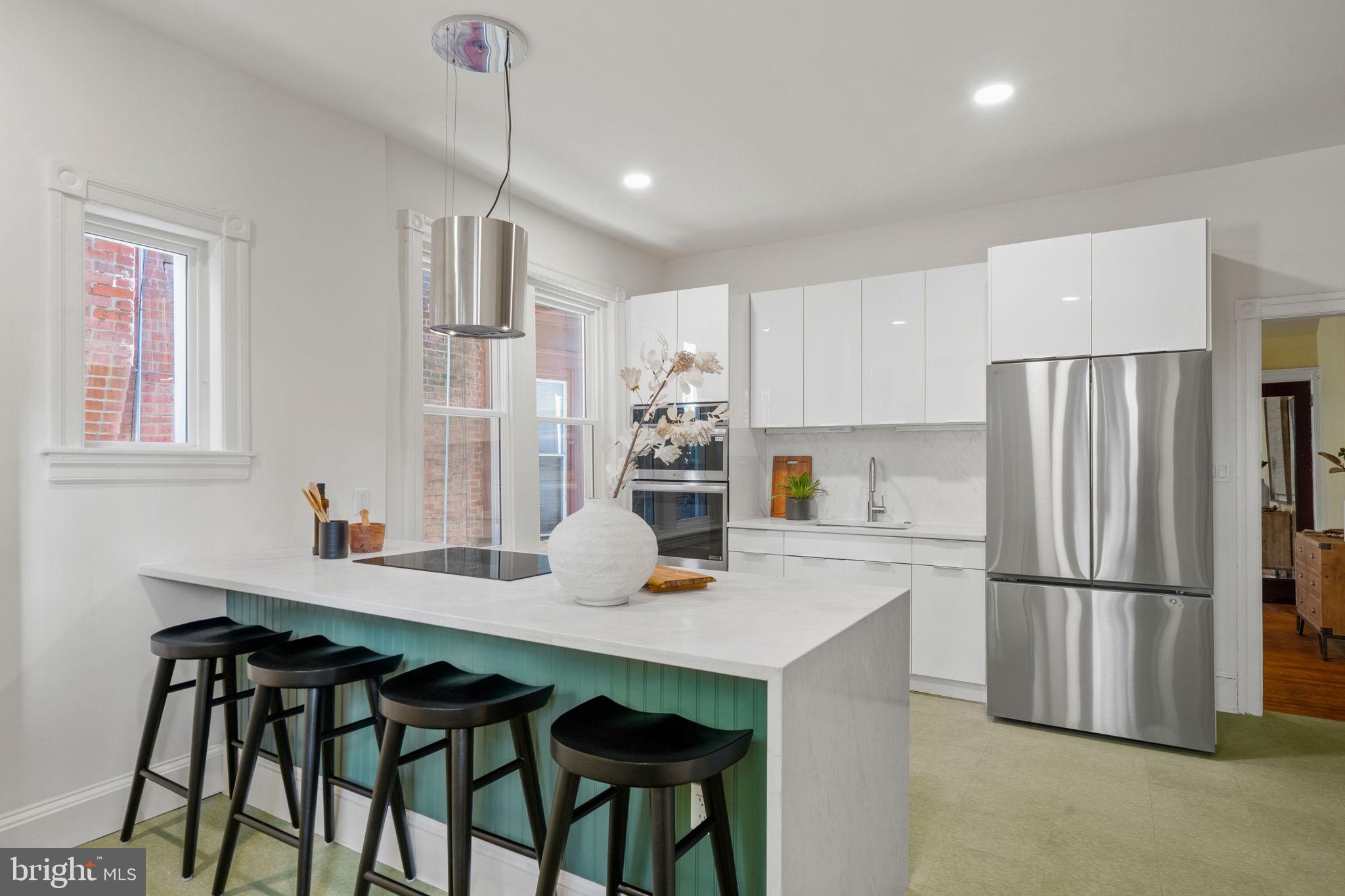 131 W ABBOTTSFORD AVENUE