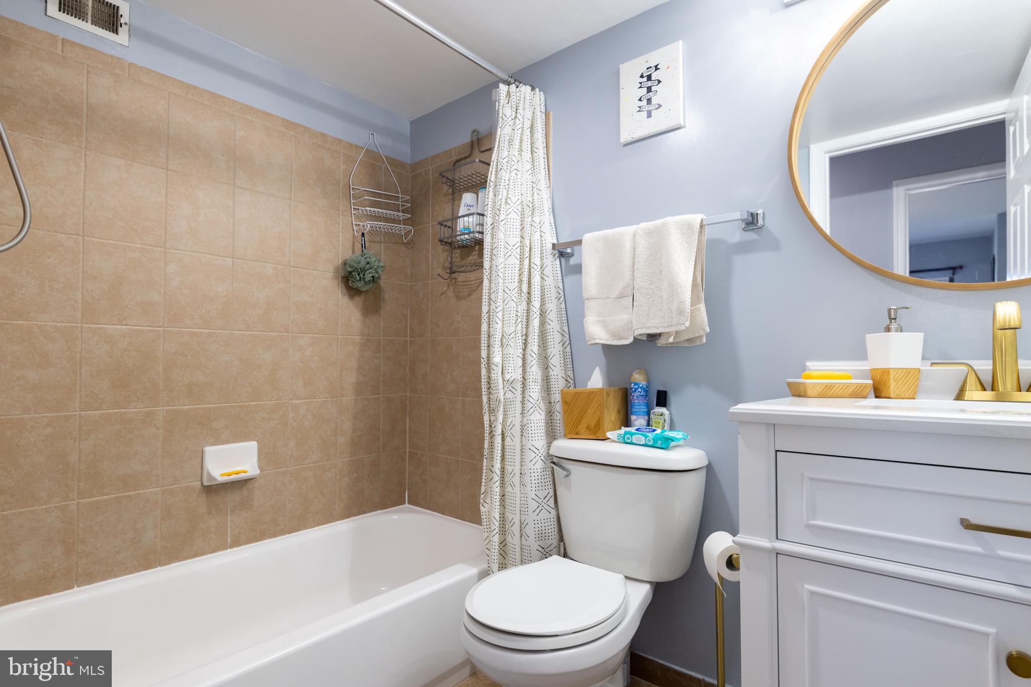 PINEWAY TOWERS - Residential Lease