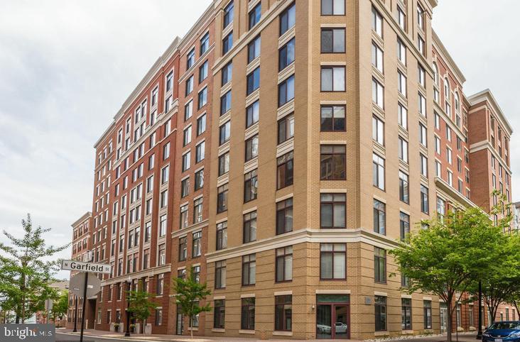 STATION SQUARE - Residential Lease