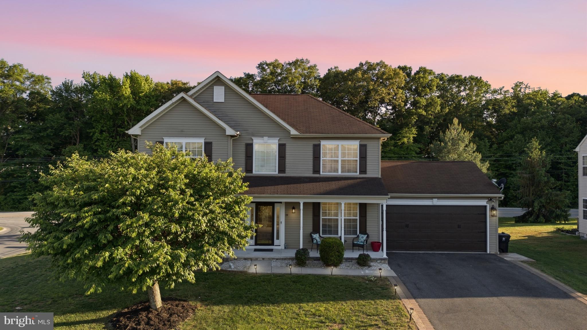 19 GRAYTON DRIVE