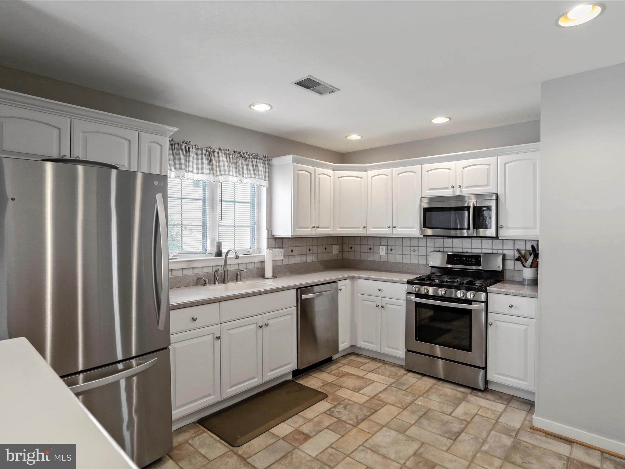 THE MEADOW AT NEW MARKET - Residential