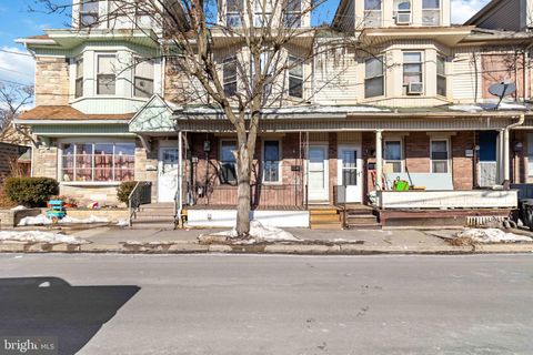 Townhouse For Sale - 11 W Commerce Street<br/> SHAMOKIN, PA 17872