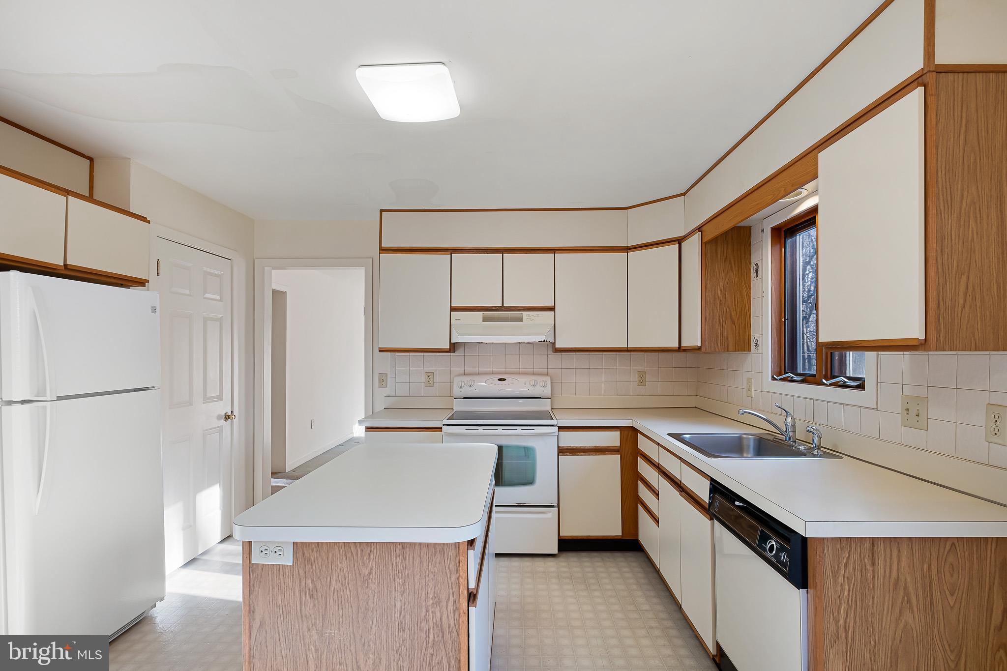 LIMESTONE HILLS - Residential