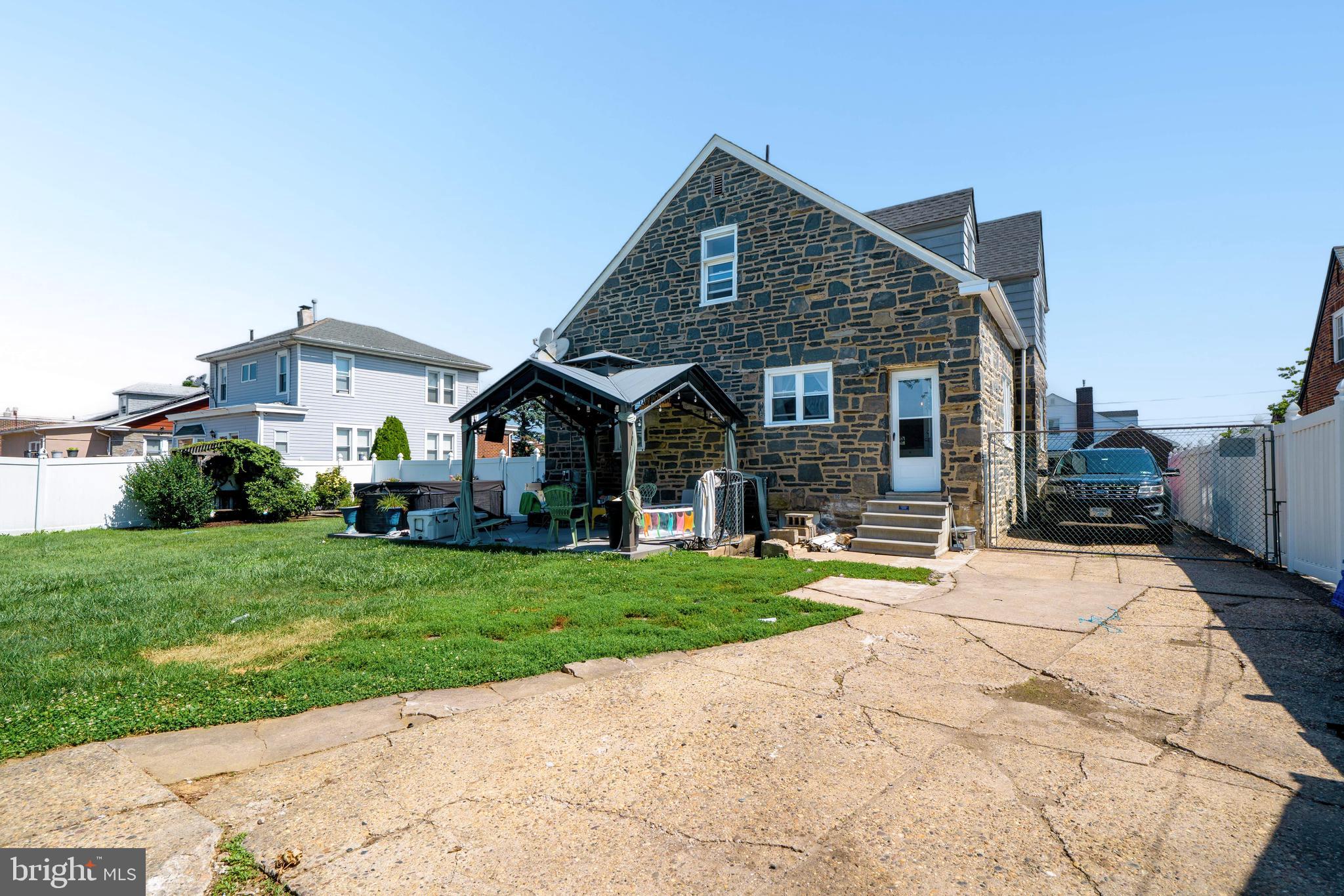 2224 FAUNCE STREET 26