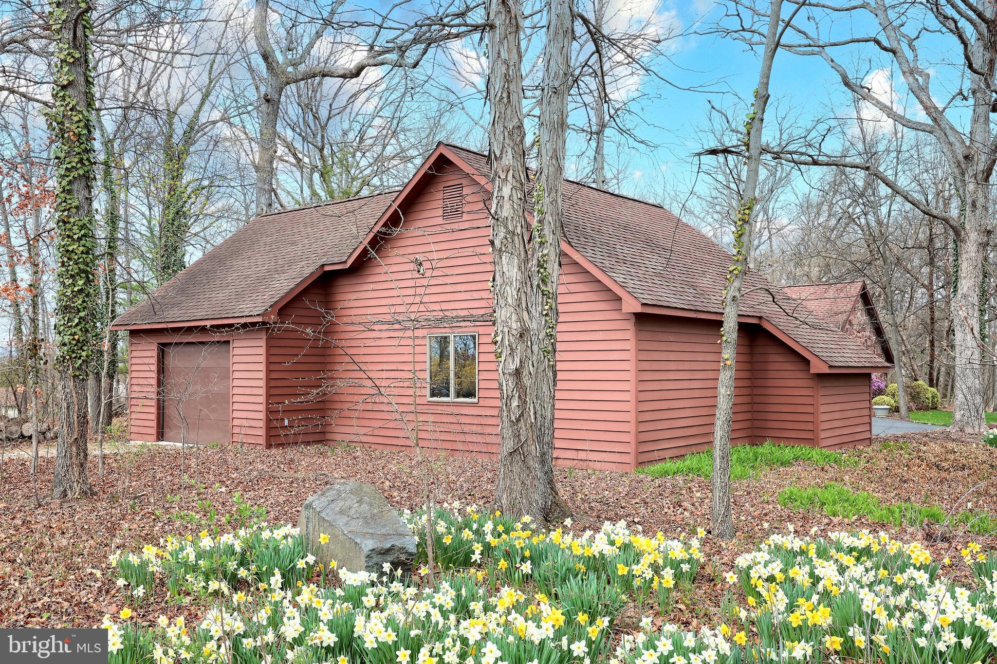 10 WHITE OAK TRAIL