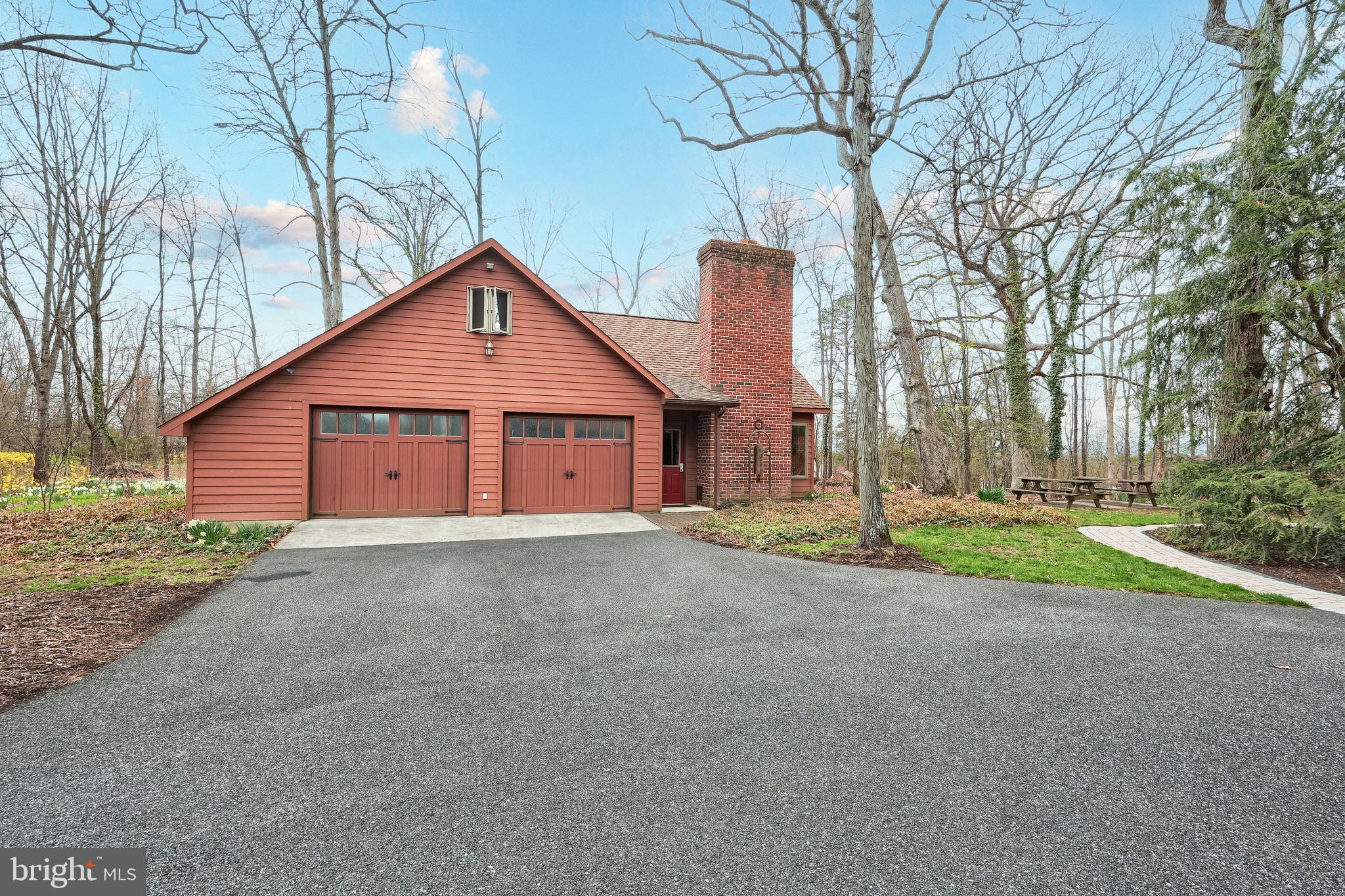 10 WHITE OAK TRAIL