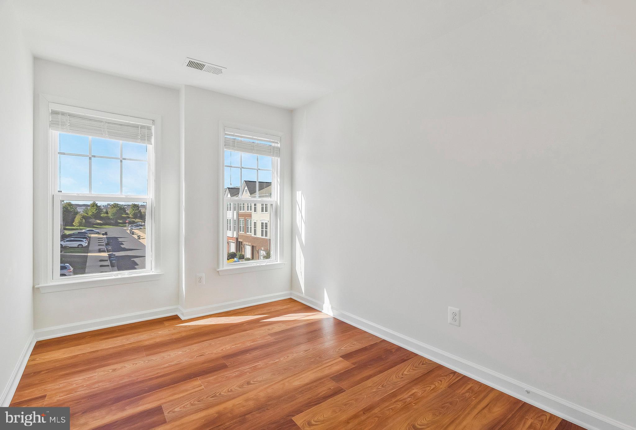 BROADLANDS STATION - Residential Lease