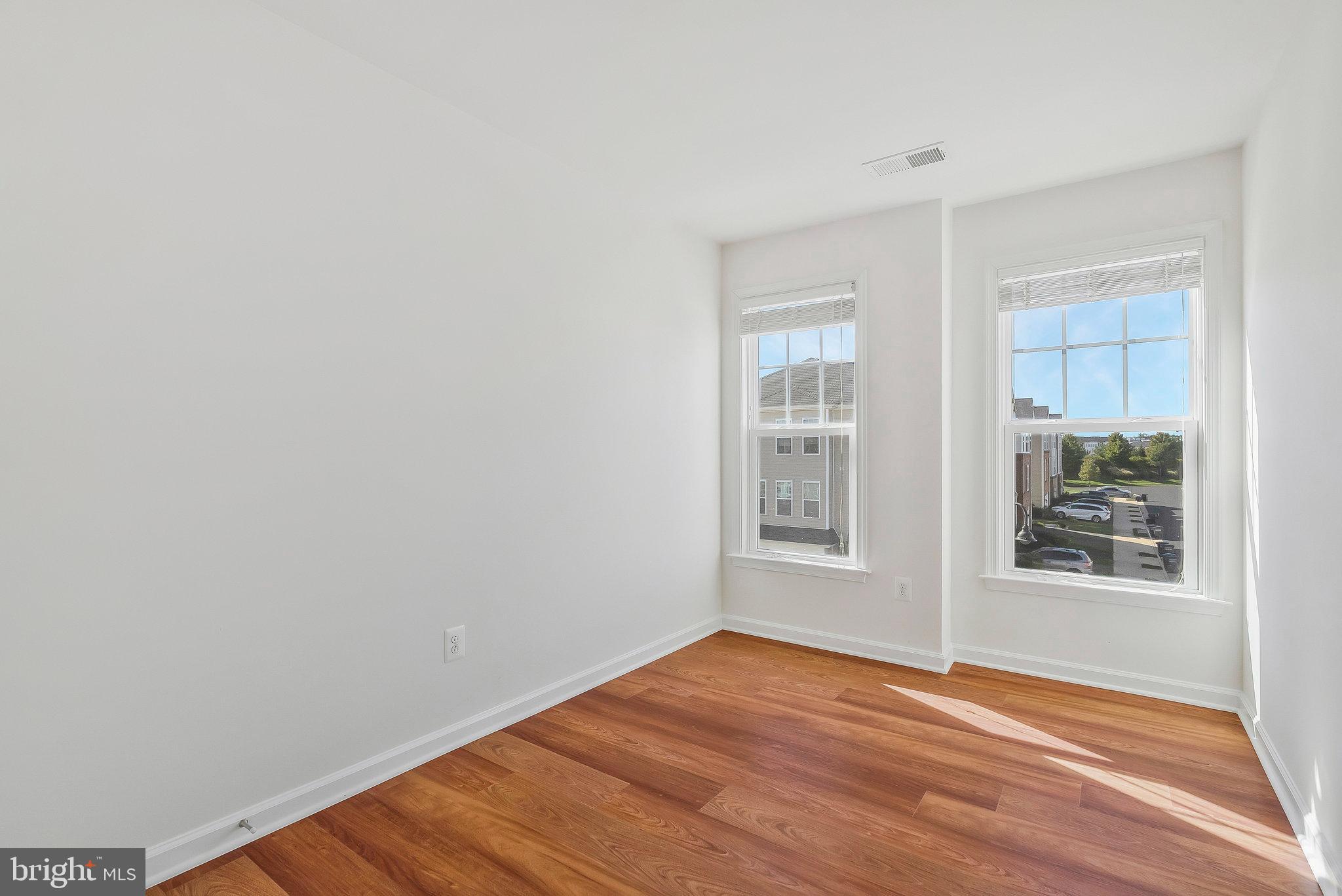 BROADLANDS STATION - Residential Lease