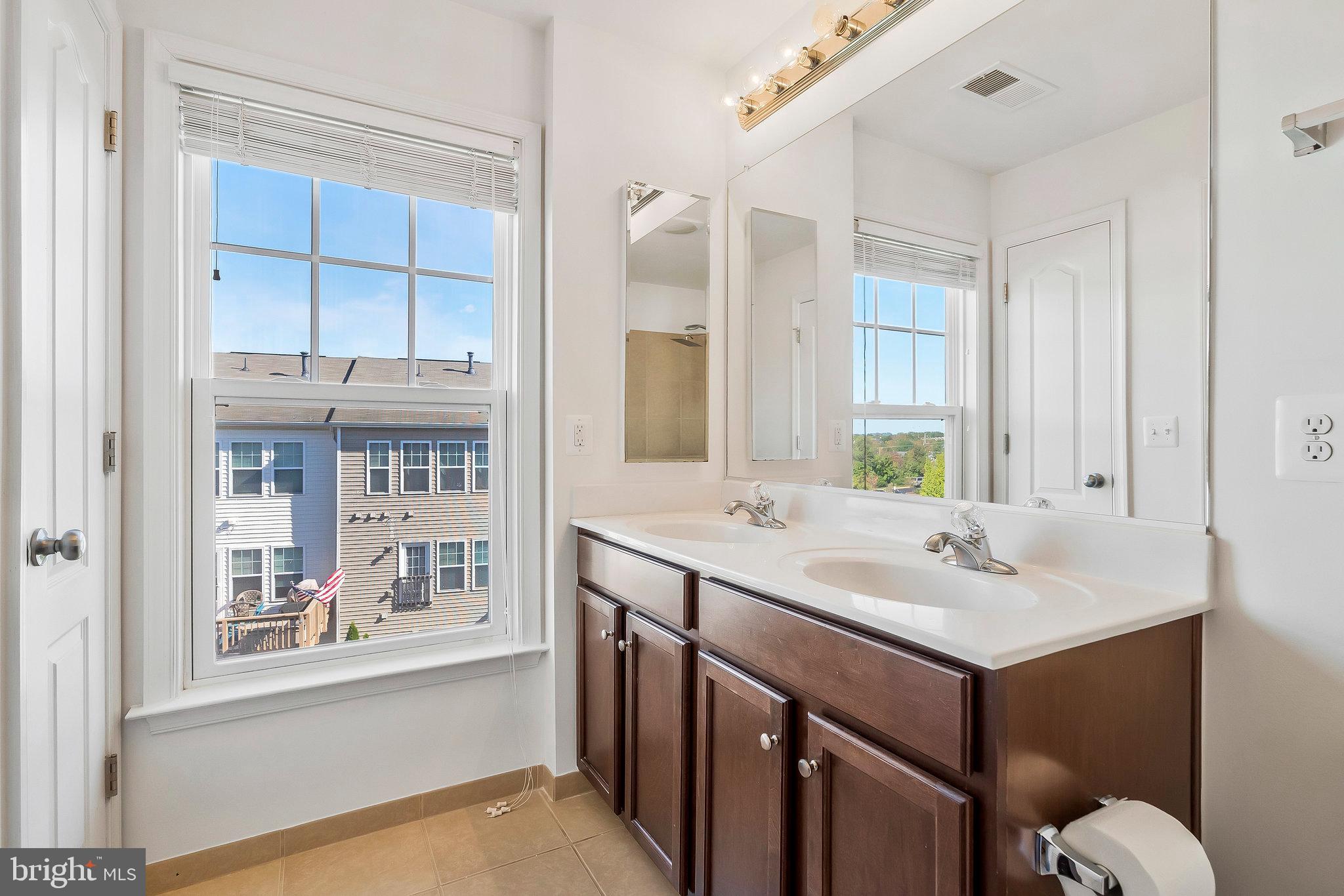 BROADLANDS STATION - Residential Lease